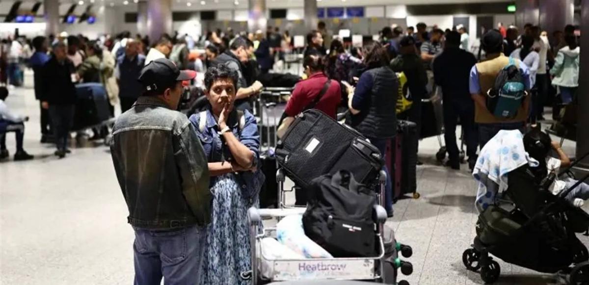 عطل تقني يربك سماء بريطانيا.. ألف رحلة ملغاة و65 ألف مسافر  يتأثرون