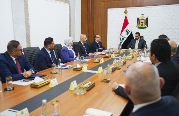 الزيدي يوجه بتوفير التخصيصات المالية المناسبة لوزارة الصحة